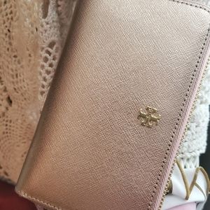  Tory Burch Robinson Metallic Continental Wallet